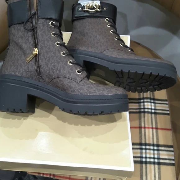 Michael kores Rorylug bootie